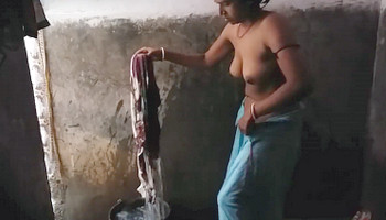 Big boobs desi chachi washing cloth