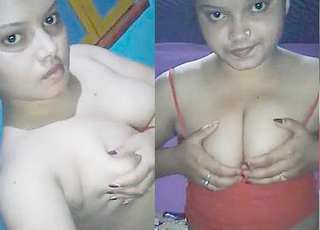 Desi village bhabi show her big boobs
