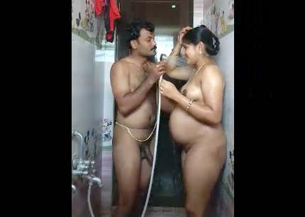 Pregnant lady bath with husband