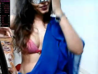 Desi Slim Girl In Saree Cam Show