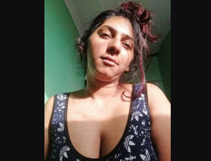 Horny Desi Girl Shows Boobs