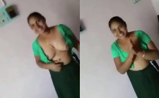 Desi Randi Aunty Talkiing With Her Client Showing Boobs