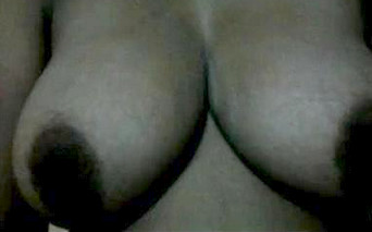 Chennai aunty huge boobs pressing