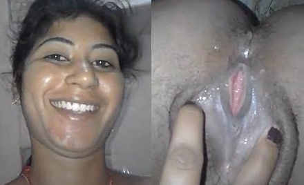 Indian Girl Showing her Boobs and pussy