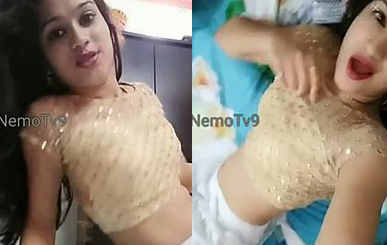 a very hot video call of desi bhabi saree remove tease navel very sexy