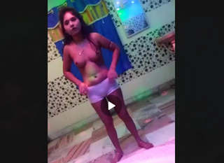 Desi babe Nude dance on holi