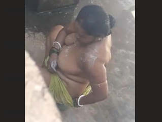 Indian Bhabhi Bathing hidden Record Part 1